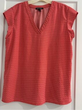 Hilary Radley Woman's V-Neck Red White Geometric Pattern Blouse Size Large